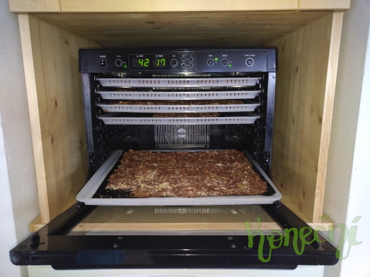 Konecni.cz : Tribest sedona SD-P9000, su�i�ka, Raw, vitari�nstv�, Ln�n� chleb�k s kysel�m zel�m, BIO, Raw, zdrav� mlska